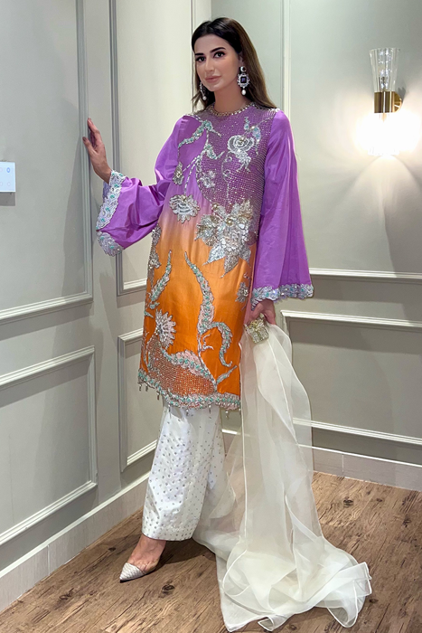 Zahra Malik in Peng
