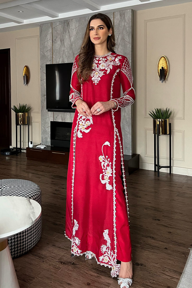 Picture of Zahra Malik In Lit Slit