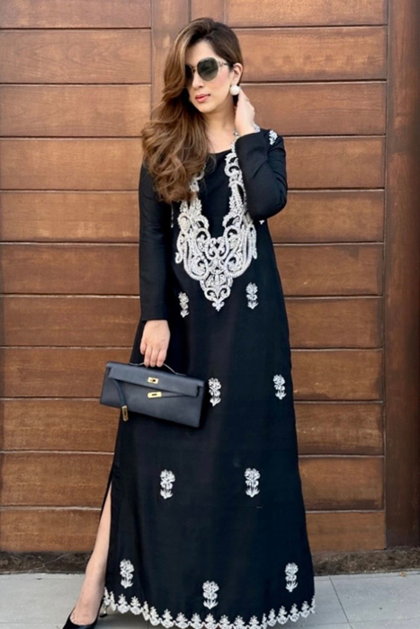 Wajiha Imran In Pure Rawsilk Kaftan